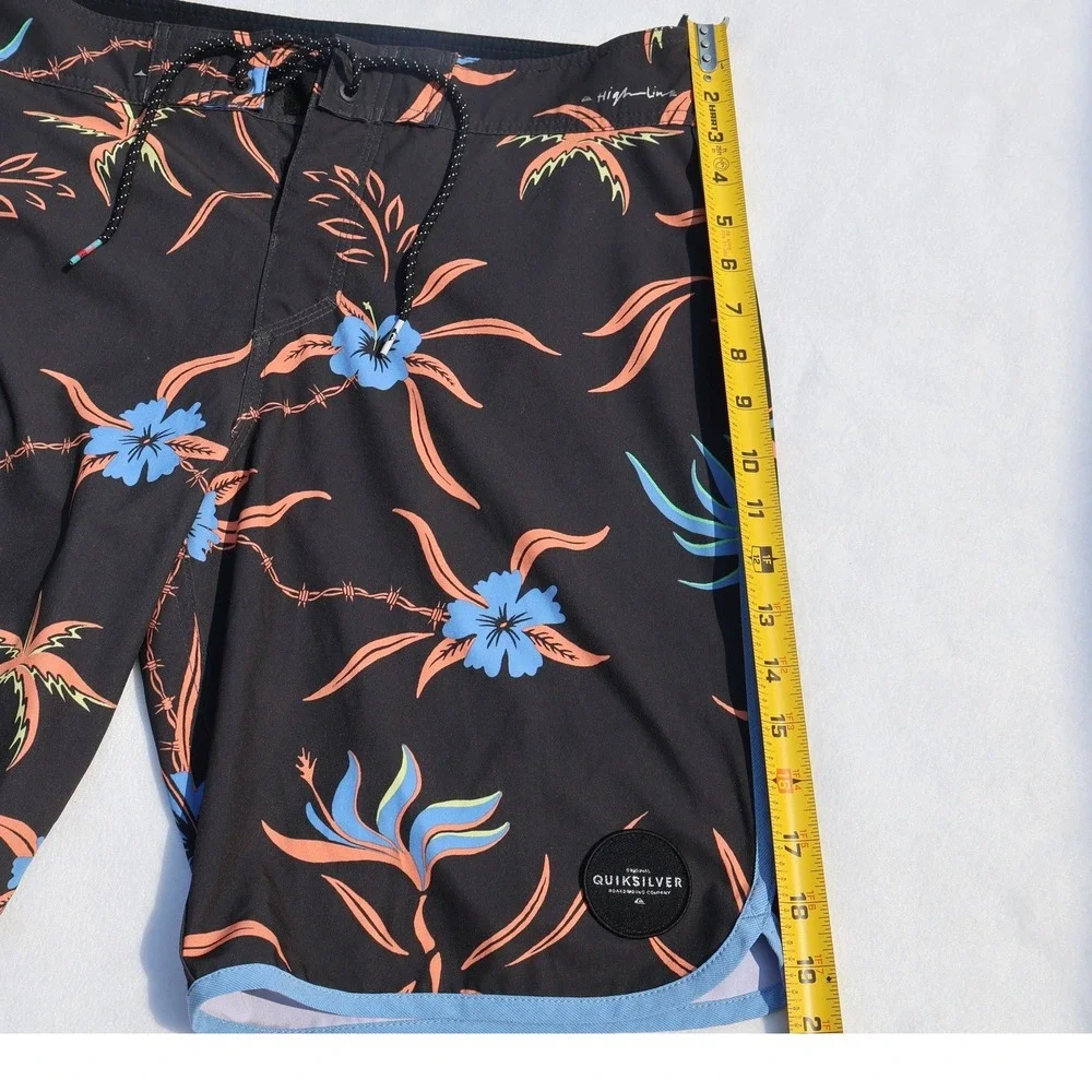 Quiksilver Highline Board Shorts Men's Size 31 Black Floral Barbed Wire Print